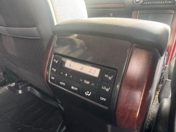 TOYOTA LAND CRUISER 2.8D Icon SUV 5dr Diesel Auto 4WD Euro 6 (7 Seats) (177 ps) **FI