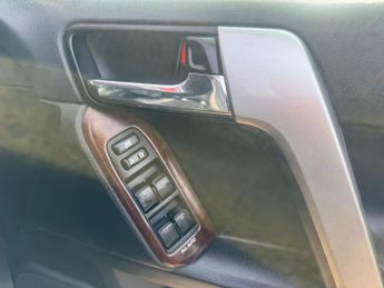 TOYOTA LAND CRUISER 2.8D Icon SUV 5dr Diesel Auto 4WD Euro 6 (7 Seats) (177 ps) **FI