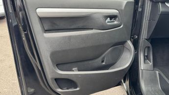Vauxhall Vivaro Life 2.0 Turbo D Elite L MPV 5dr Diesel Auto LWB Euro 6 (s/s) (8 Seat