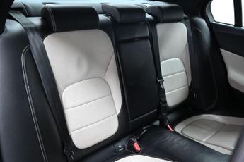 JAGUAR XE 2.0d R-Sport Saloon 4dr Diesel Auto Euro 6 (s/s) (180 ps) +FREE 