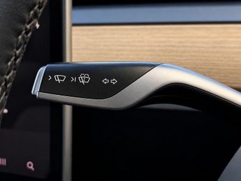 Tesla Model Y (Dual Motor) Long Range Auto 4WDE 5dr