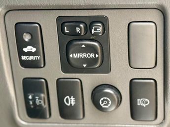 Toyota Hilux 3.0 D-4D Invincible Auto 4WD 4dr