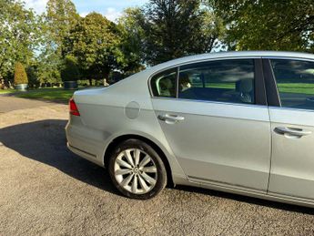Volkswagen Passat 1.6 TDI BlueMotion Tech SE Euro 5 (s/s) 4dr