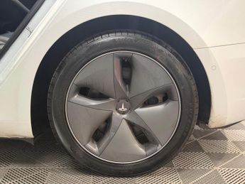 Tesla Model 3 (Dual Motor) Long Range Auto 4WDE 4dr