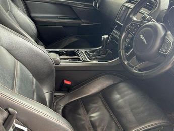 Jaguar XE 2.0d Prestige Euro 6 (s/s) 4dr