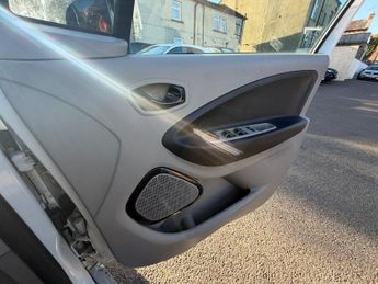 Renault Zoe 22kWh Dynamique Intens Hatchback 5dr Electric Auto (Battery Leas