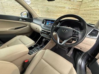 HYUNDAI TUCSON 2.0 CRDi Premium SUV 5dr Diesel Auto 4WD Euro 6 (136 ps) 12 MONT