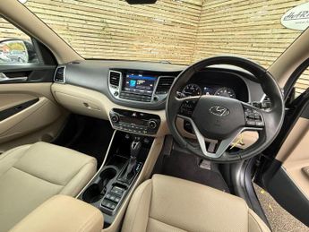 HYUNDAI TUCSON 2.0 CRDi Premium SUV 5dr Diesel Auto 4WD Euro 6 (136 ps) 12 MONT