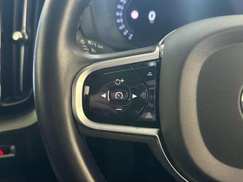Volvo XC60 2.0 B5 MHEV Plus SUV 5dr Petrol Hybrid Auto AWD Euro 6 (s/s) (25