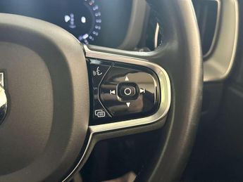 Volvo XC60 2.0 B5 MHEV Plus SUV 5dr Petrol Hybrid Auto AWD Euro 6 (s/s) (25