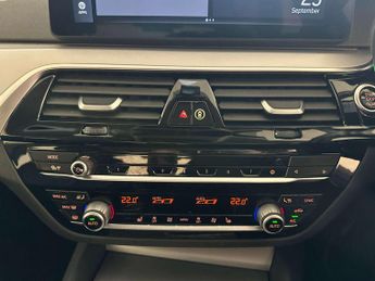 BMW 5 Series 2.0 520d MHT SE Saloon 4dr Diesel Hybrid Steptronic Euro 6 (s/s)