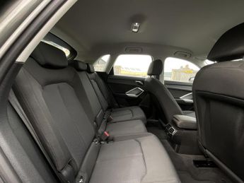 Audi Q3 TECHNIK 45 TFSI E S-A