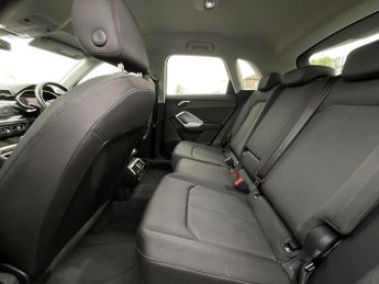 Audi Q3 TECHNIK 45 TFSI E S-A