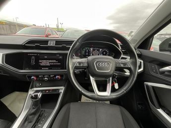 Audi Q3 TECHNIK 45 TFSI E S-A