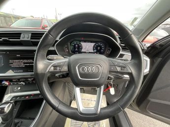 Audi Q3 TECHNIK 45 TFSI E S-A