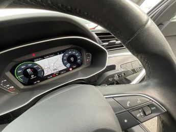 Audi Q3 TECHNIK 45 TFSI E S-A