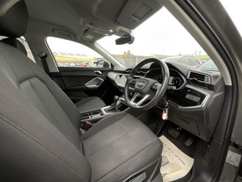 Audi Q3 TECHNIK 45 TFSI E S-A