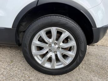 Land Rover Range Rover Evoque 2.0 eD4 SE FWD Euro 6 (s/s) 5dr