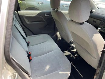 Ford Fiesta 1.6 Ghia 5dr