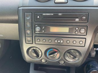 Ford Fiesta 1.6 Ghia 5dr