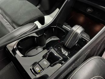 Volvo XC40 1.5h T5 Twin Engine Recharge 10.7kWh R-Design Auto Euro 6 (s/s) 