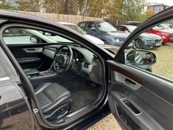 Jaguar XF 2.0d Portfolio Auto Euro 6 (s/s) 4dr