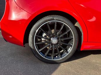 Mercedes-Benz B Class 2.1 B200d AMG Line (Premium Plus) 7G-DCT Euro 6 (s/s) 5dr