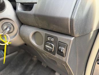 Toyota Yaris 1.33 Dual VVT-i T Spirit Euro 5 (s/s) 5dr