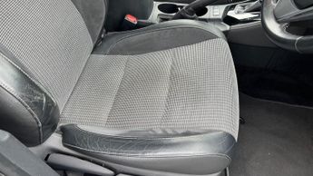 Toyota Auris 1.2 VVT-i Excel Hatchback 5dr Petrol CVT Euro 6 (s/s) (Safety Se