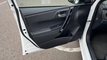 Toyota Auris 1.2 VVT-i Excel Hatchback 5dr Petrol CVT Euro 6 (s/s) (Safety Se