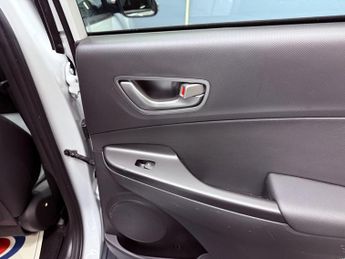 Hyundai KONA 64kWh Premium SE Auto 5dr (7kW Charger)
