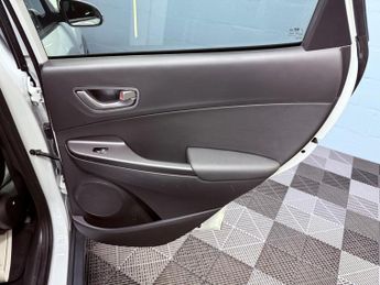 Hyundai KONA 64kWh Premium SE Auto 5dr (7kW Charger)