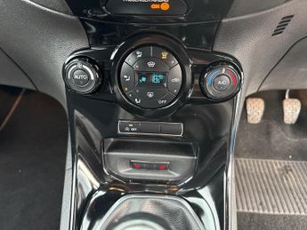 Ford Fiesta 1.5 TDCi ECOnetic Titanium Euro 6 (s/s) 5dr
