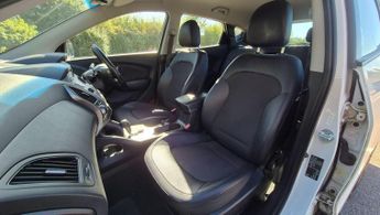 Hyundai ix35 2.0 CRDi SE Auto 4WD Euro 5 5dr