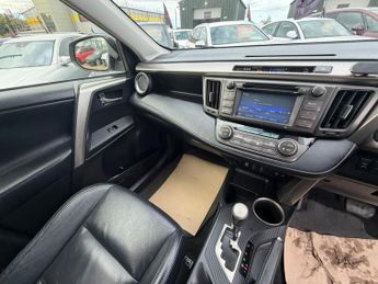 Toyota RAV4 2.2 D-CAT Invincible Auto 4WD Euro 5 5dr