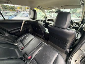 Toyota RAV4 2.2 D-CAT Invincible Auto 4WD Euro 5 5dr