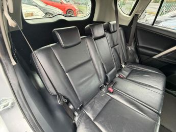 Toyota RAV4 2.2 D-CAT Invincible Auto 4WD Euro 5 5dr