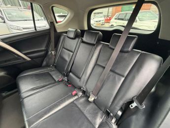 Toyota RAV4 2.2 D-CAT Invincible Auto 4WD Euro 5 5dr
