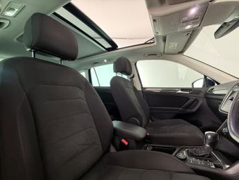 Volkswagen Tiguan 2.0 TDI SEL SUV 5dr Diesel DSG 4Motion Euro 6 (s/s) (150 ps)