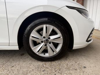 Volkswagen Golf 1.5 eTSI MHEV Life DSG Euro 6 (s/s) 5dr