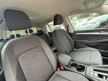 Volkswagen Golf 1.5 eTSI MHEV Life DSG Euro 6 (s/s) 5dr