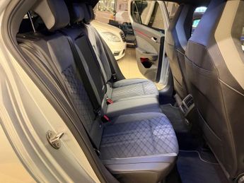 Volkswagen Golf 1.5 eTSI MHEV R-Line DSG Euro 6 (s/s) 5dr
