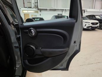 MINI Hatch 1.5 Cooper Auto Euro 6 (s/s) 5dr