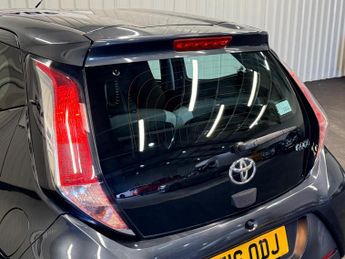 Toyota AYGO 1.0 VVT-i x-play x-shift Euro 6 5dr