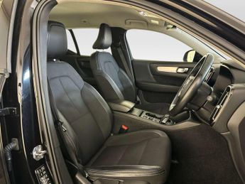 Volvo XC40 2.0 T4 Momentum SUV 5dr Petrol Auto AWD Euro 6 (s/s) (190 ps)