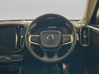 Volvo XC40 2.0 T4 Momentum SUV 5dr Petrol Auto AWD Euro 6 (s/s) (190 ps)