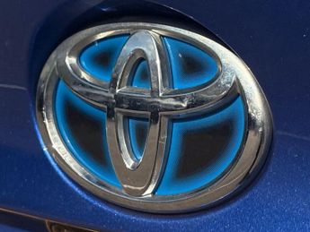 Toyota C-HR 2.0 VVT-h GPF Dynamic SUV 5dr Petrol Hybrid CVT Euro 6 (s/s) (18