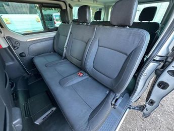 Renault Trafic 2.0 dCi LL30 Advance EDC L2 H1 Euro 6 (s/s) 5dr (9 Seat)