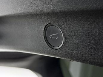 Tesla Model Y (Dual Motor) Long Range SUV 5dr Electric Auto 4WDE (384 bhp)