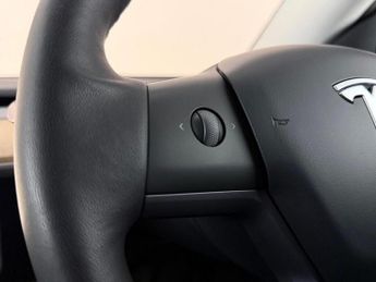 Tesla Model Y (Dual Motor) Long Range SUV 5dr Electric Auto 4WDE (384 bhp)